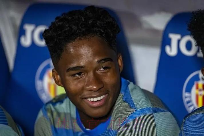 马卡:恩德里克伤情复发缺席数周 贡萨洛留一线队 马卡:恩德里克伤情复发缺席数周 贡萨洛留一线队